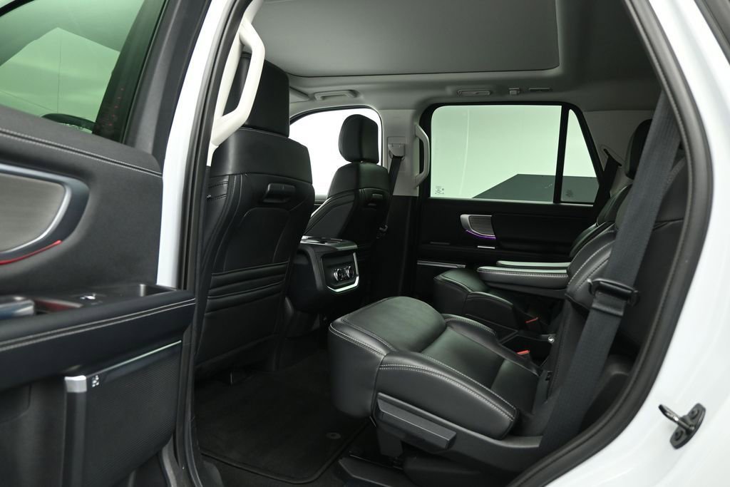 Certified 2025 Ford Expedition Platinum AWD/4WD image 16