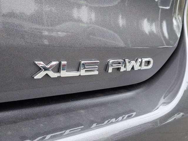Used 2024 Toyota Highlander XLE image 26