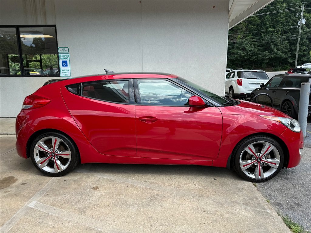 Used 2013 Hyundai Veloster w/ Tech Pkg FWD image 2