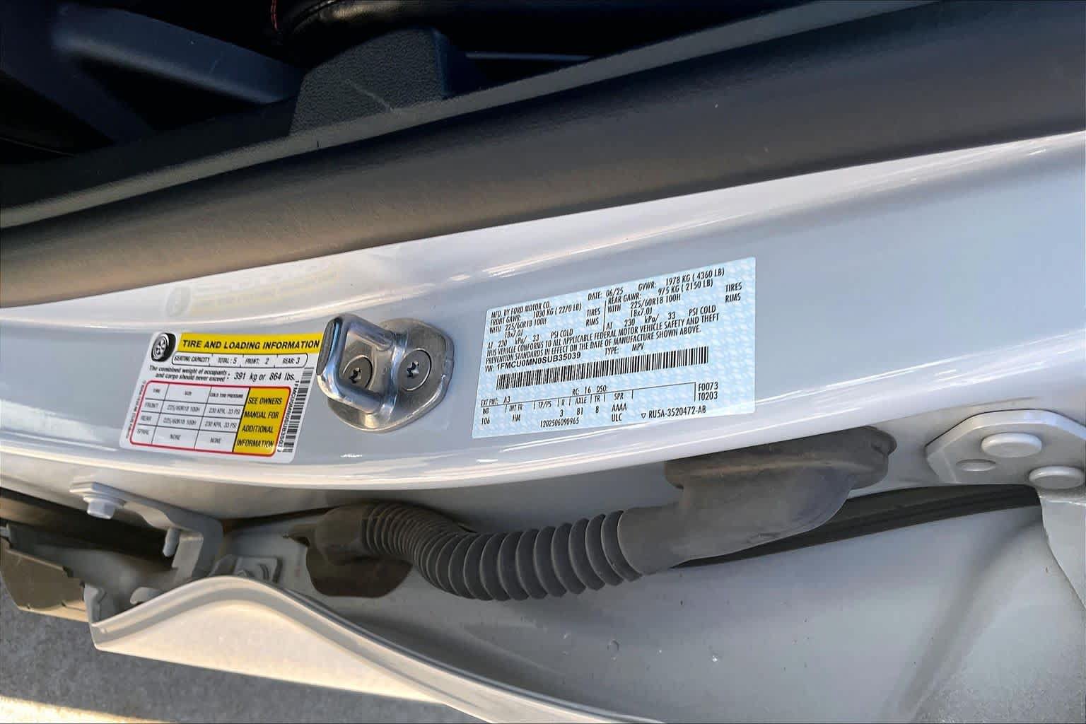 Used 2025 Ford Escape ST-Line FWD image 34