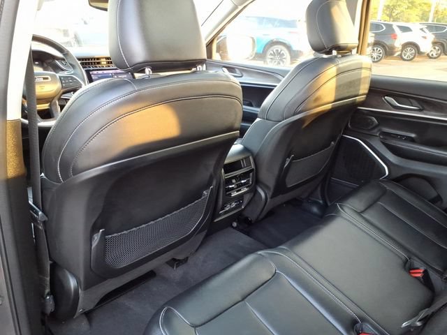 Used 2022 Jeep Grand Cherokee Limited AWD/4WD image 16