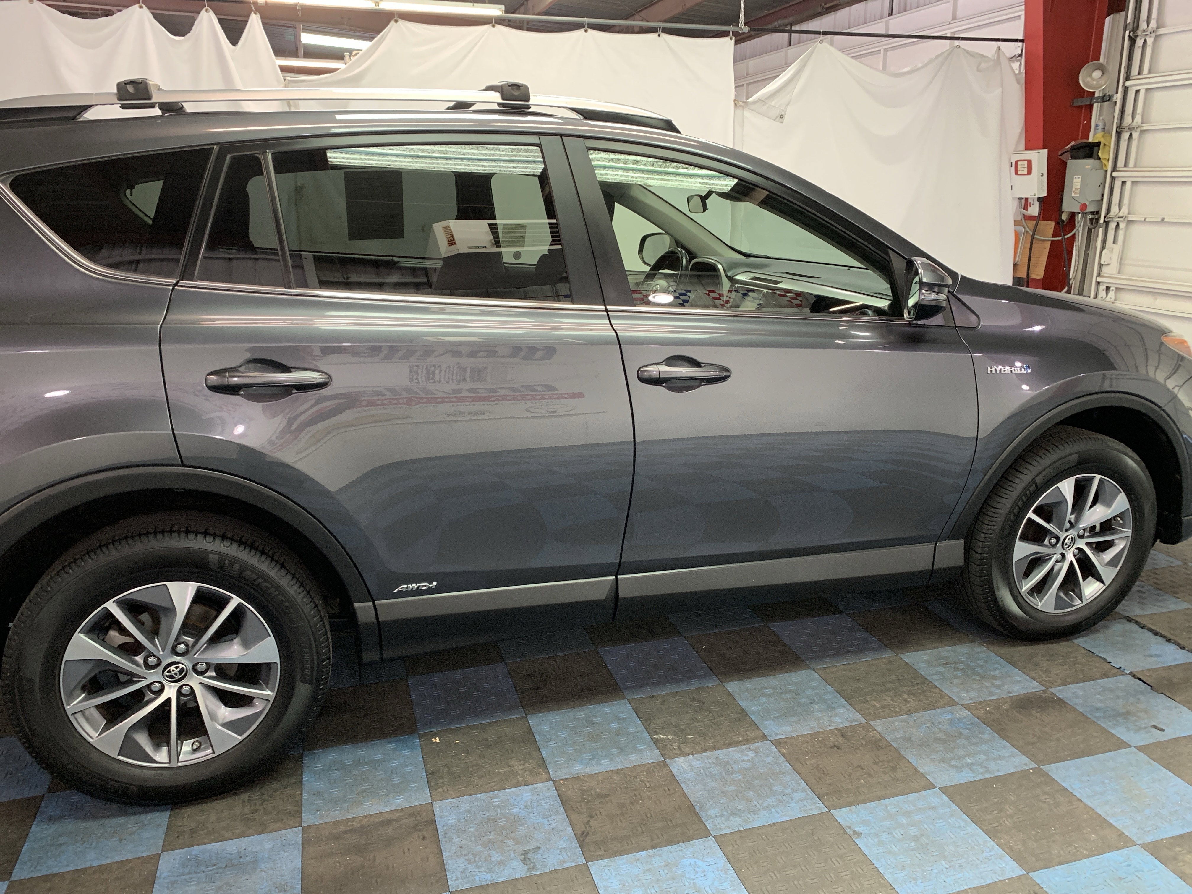 Used 2018 Toyota RAV4 XLE w/ Convenience Package AWD/4WD image 6