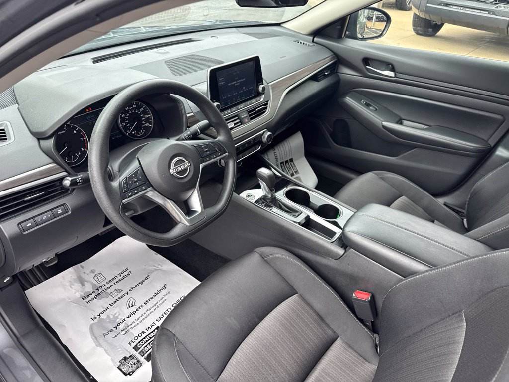 Used 2024 Nissan Altima 2.5 SV FWD image 13