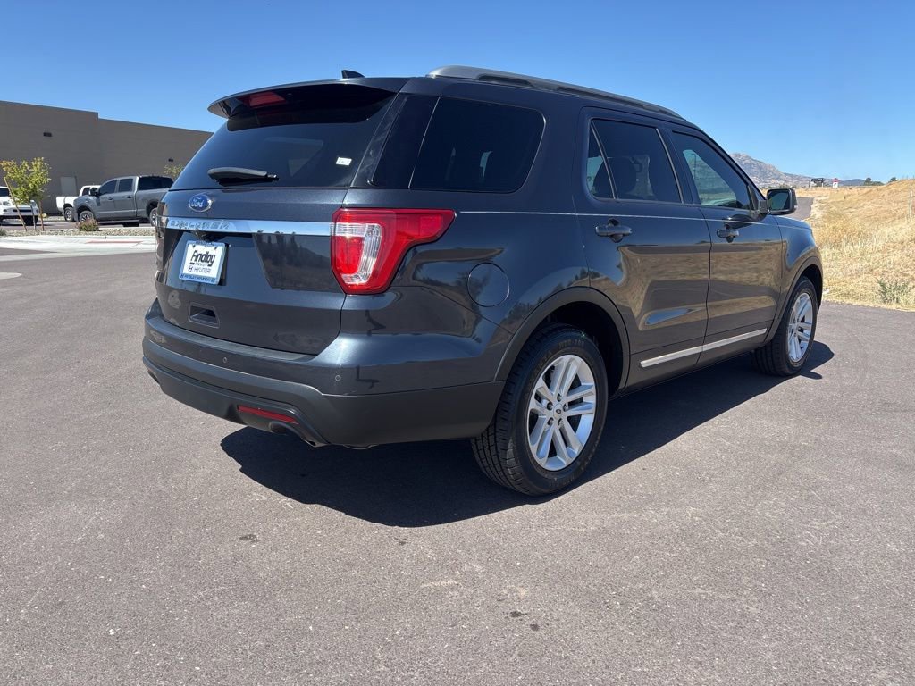 Used 2017 Ford Explorer XLT w/ Equipment Group 202A FWD image 4