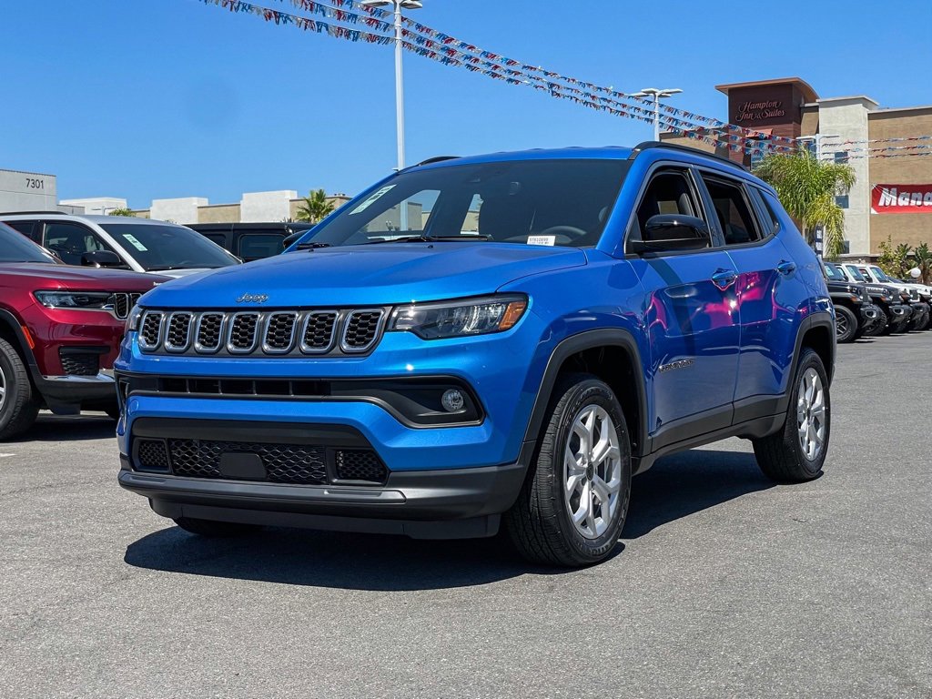 New 2025 Jeep Compass Latitude image 1
