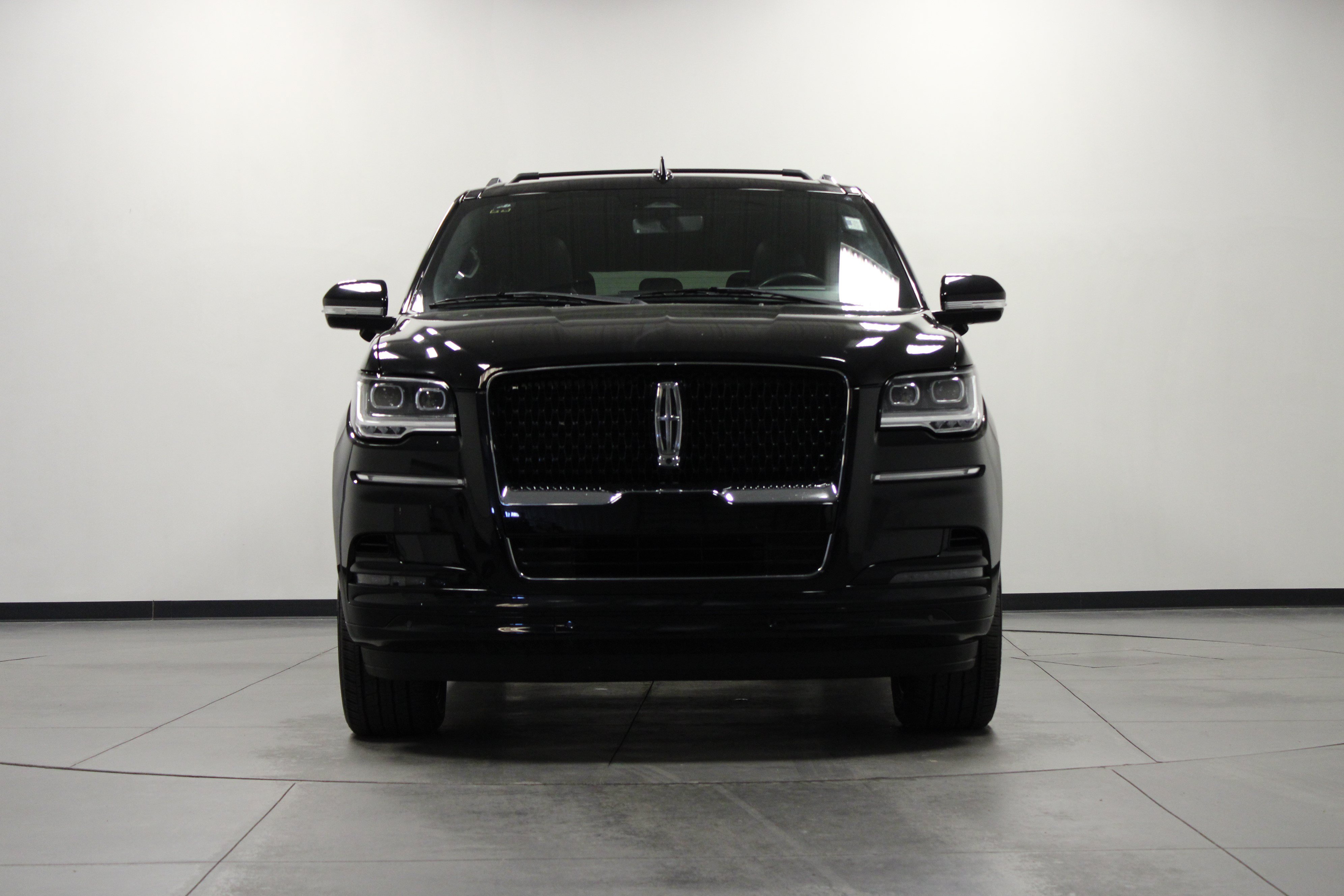 Used 2024 Lincoln Navigator L Reserve AWD/4WD image 9