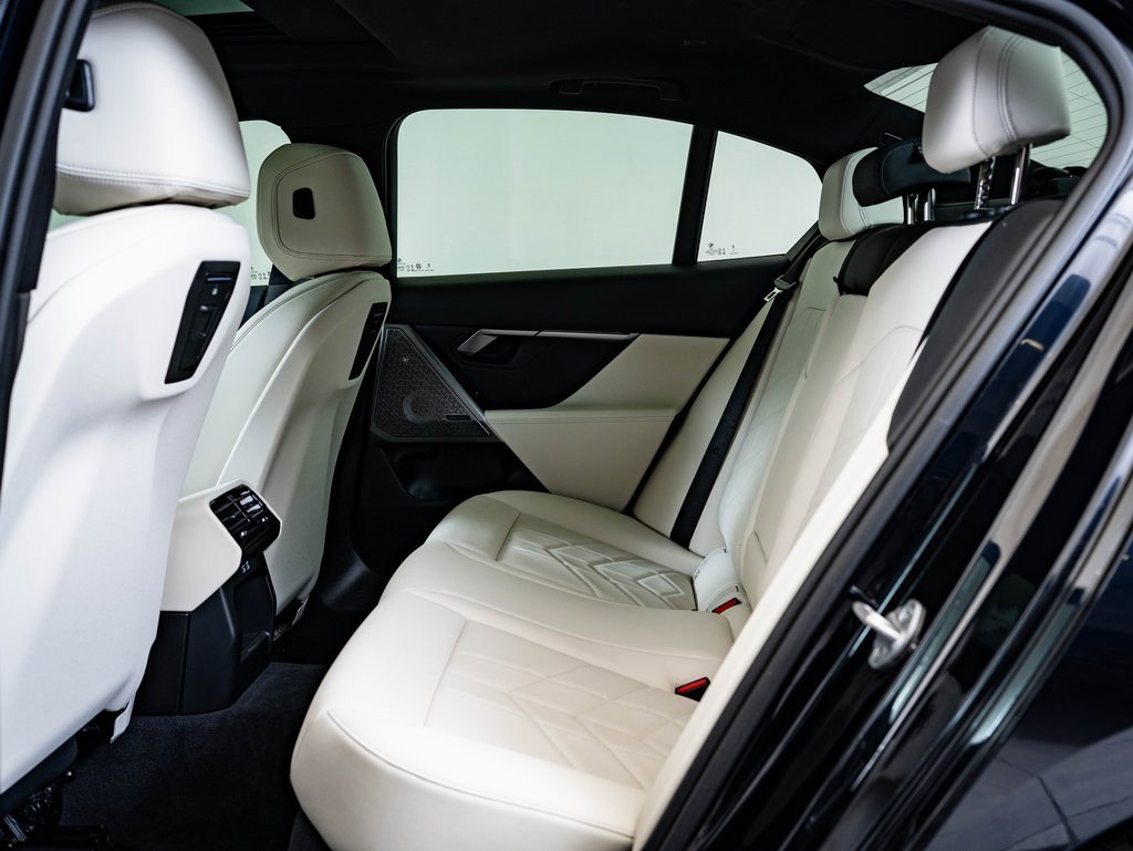 Used 2024 BMW i5 M60 w/ Premium Package image 41