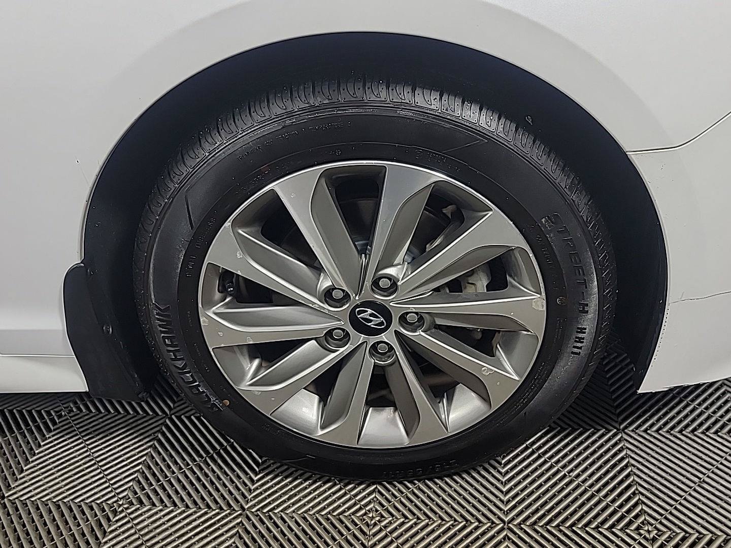 Used 2017 Hyundai Sonata Sport FWD image 3