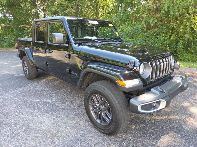 Used 2025 Jeep Gladiator Sport AWD/4WD image 3