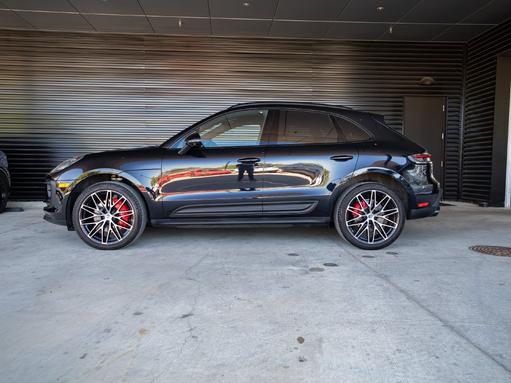 Certified 2023 Porsche Macan S AWD/4WD image 2