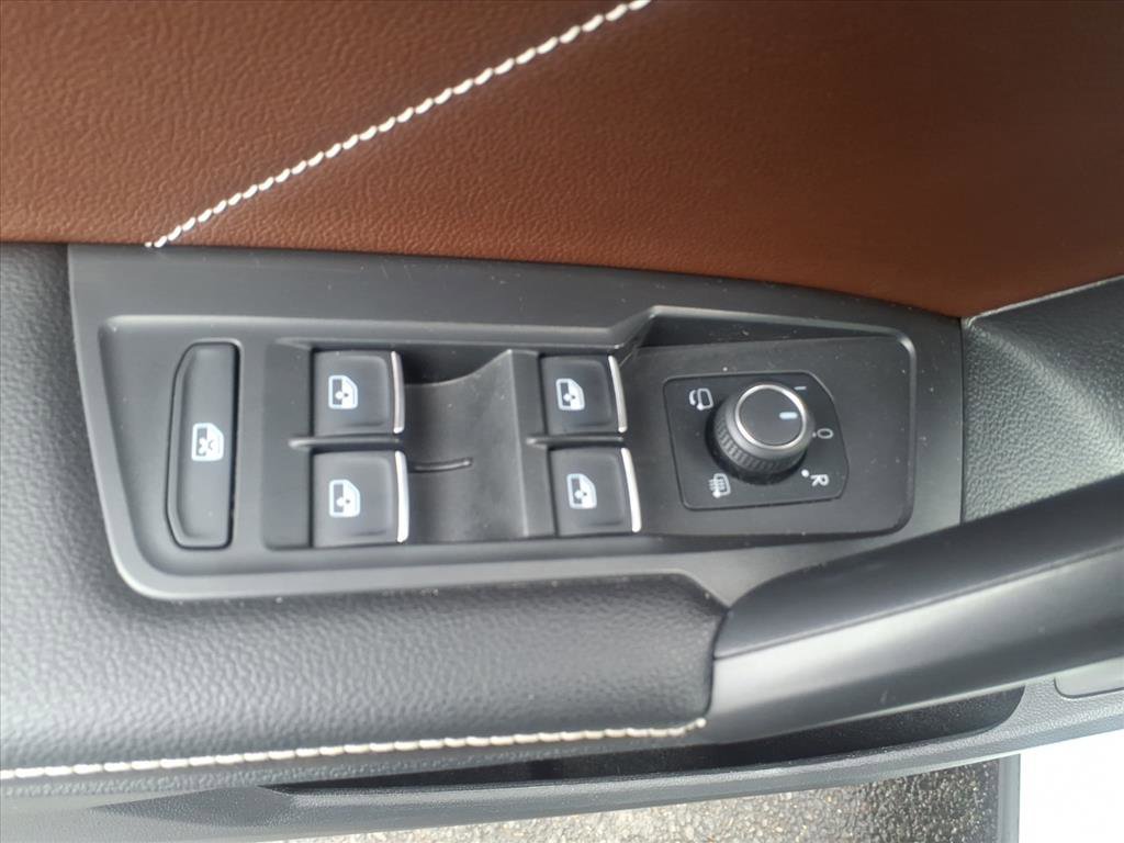 Certified 2022 Volkswagen Tiguan SEL R-Line image 19