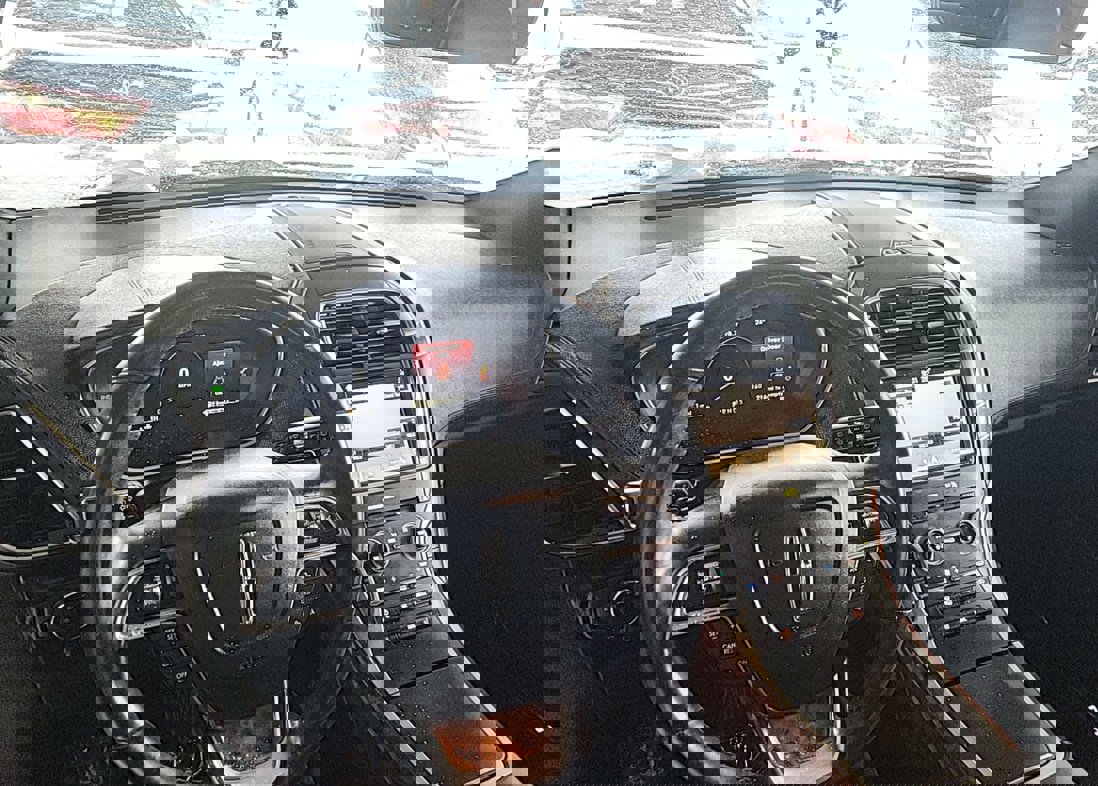 Used 2019 Lincoln Nautilus Select image 9