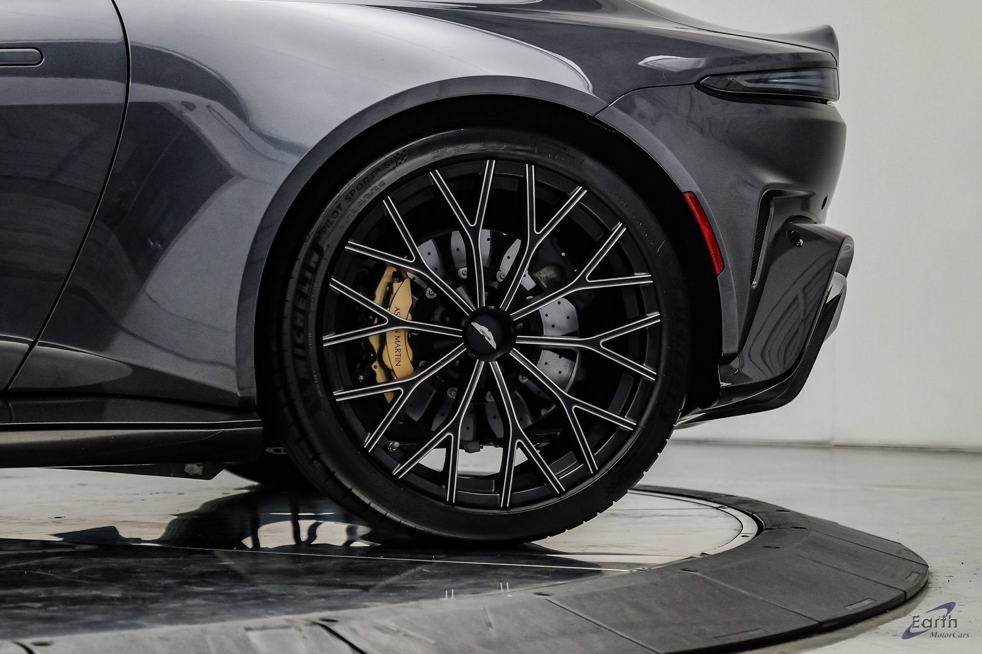 Used 2023 Aston Martin V12 Vantage RWD image 91