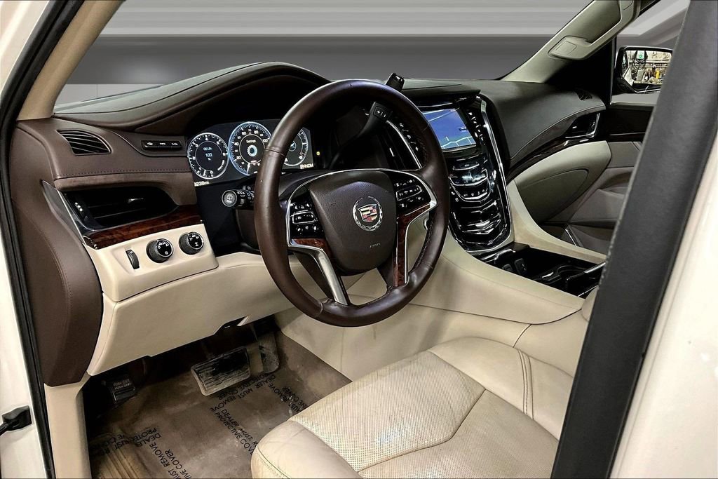 Used 2015 Cadillac Escalade Luxury image 17