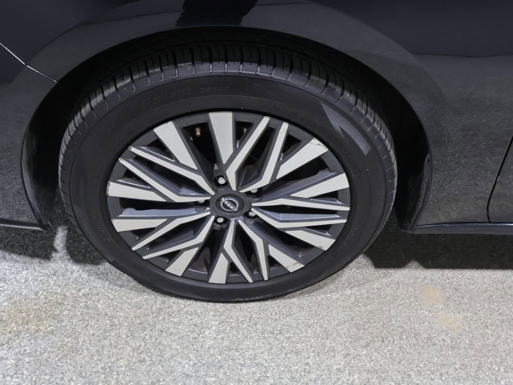 Used 2024 Nissan Altima 2.5 SV AWD/4WD image 8