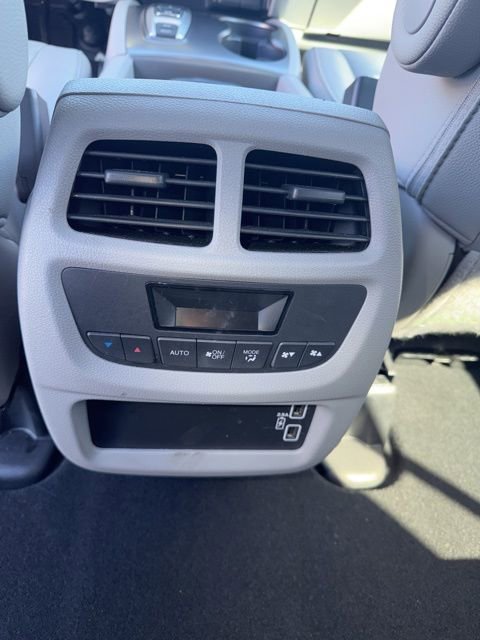 Used 2021 Honda Pilot Special Edition image 11