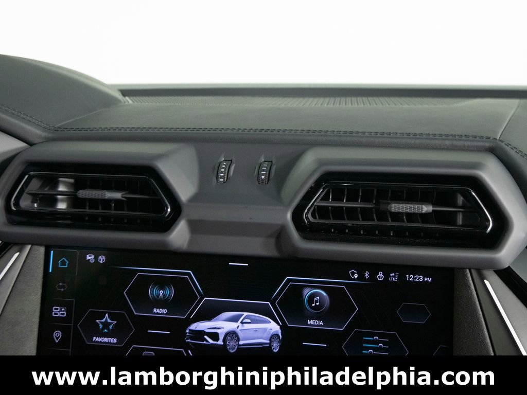 Used 2025 Lamborghini Urus S AWD/4WD image 33