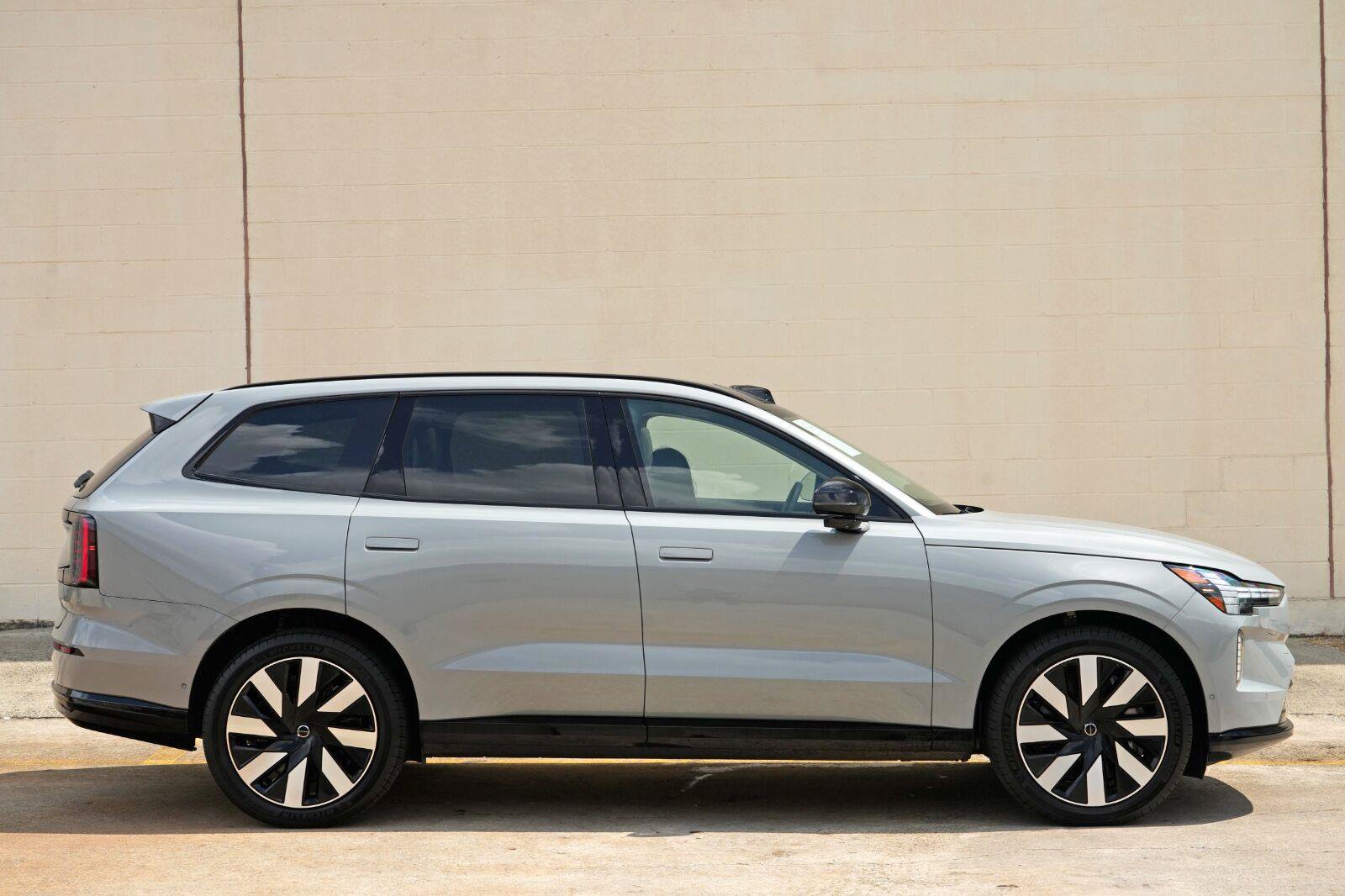 Used 2025 Volvo EX90 Ultra AWD/4WD image 44