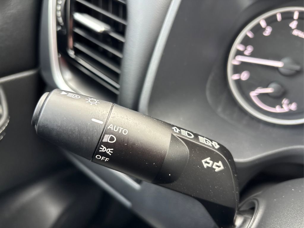 Used 2023 Nissan Rogue SV w/ SV Premium Package image 26