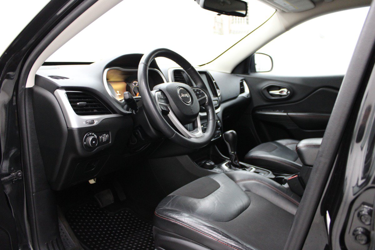 Used 2015 Jeep Cherokee Trailhawk AWD/4WD image 7