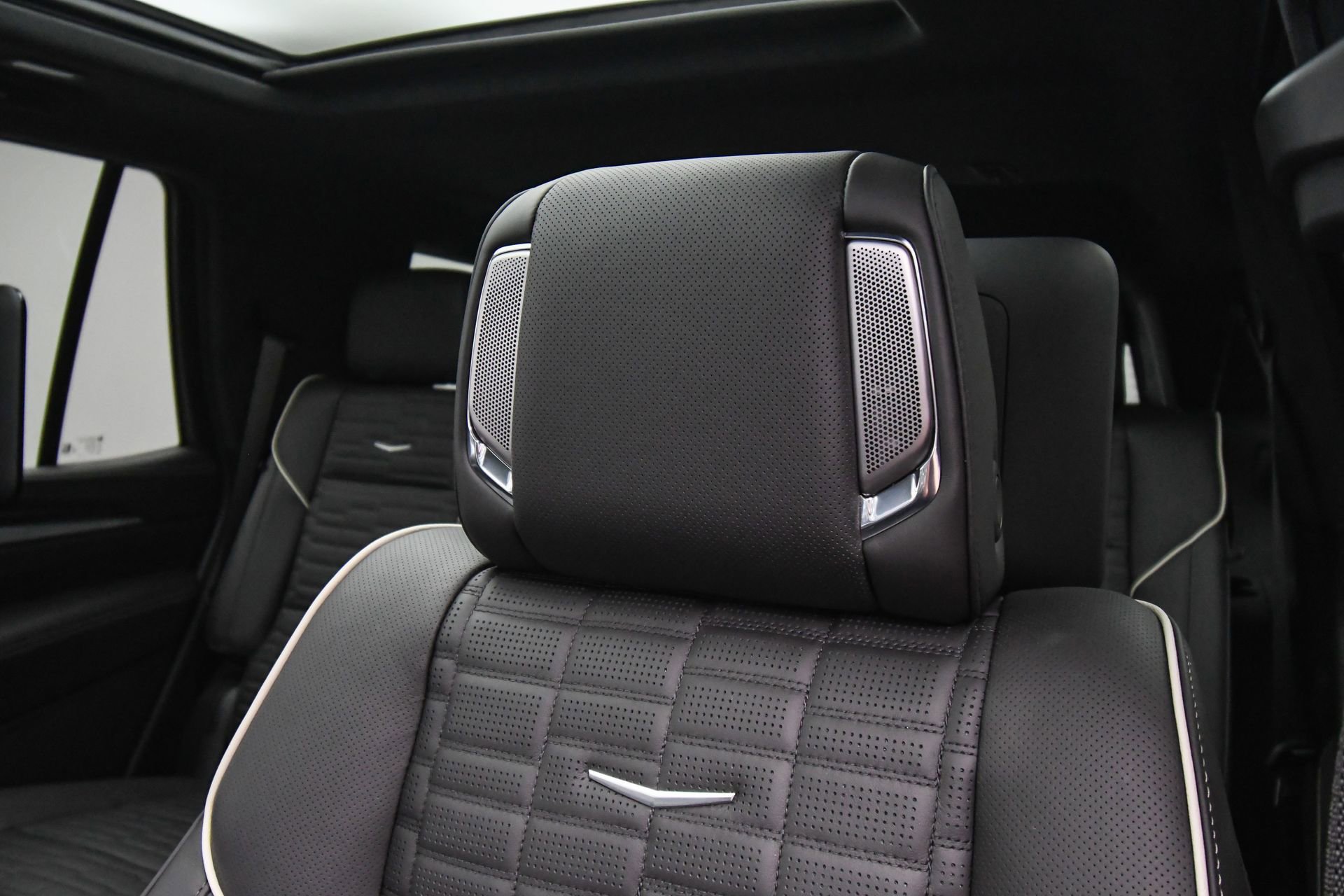 Used 2025 Cadillac Escalade V w/ LPO, ONYX Package image 62