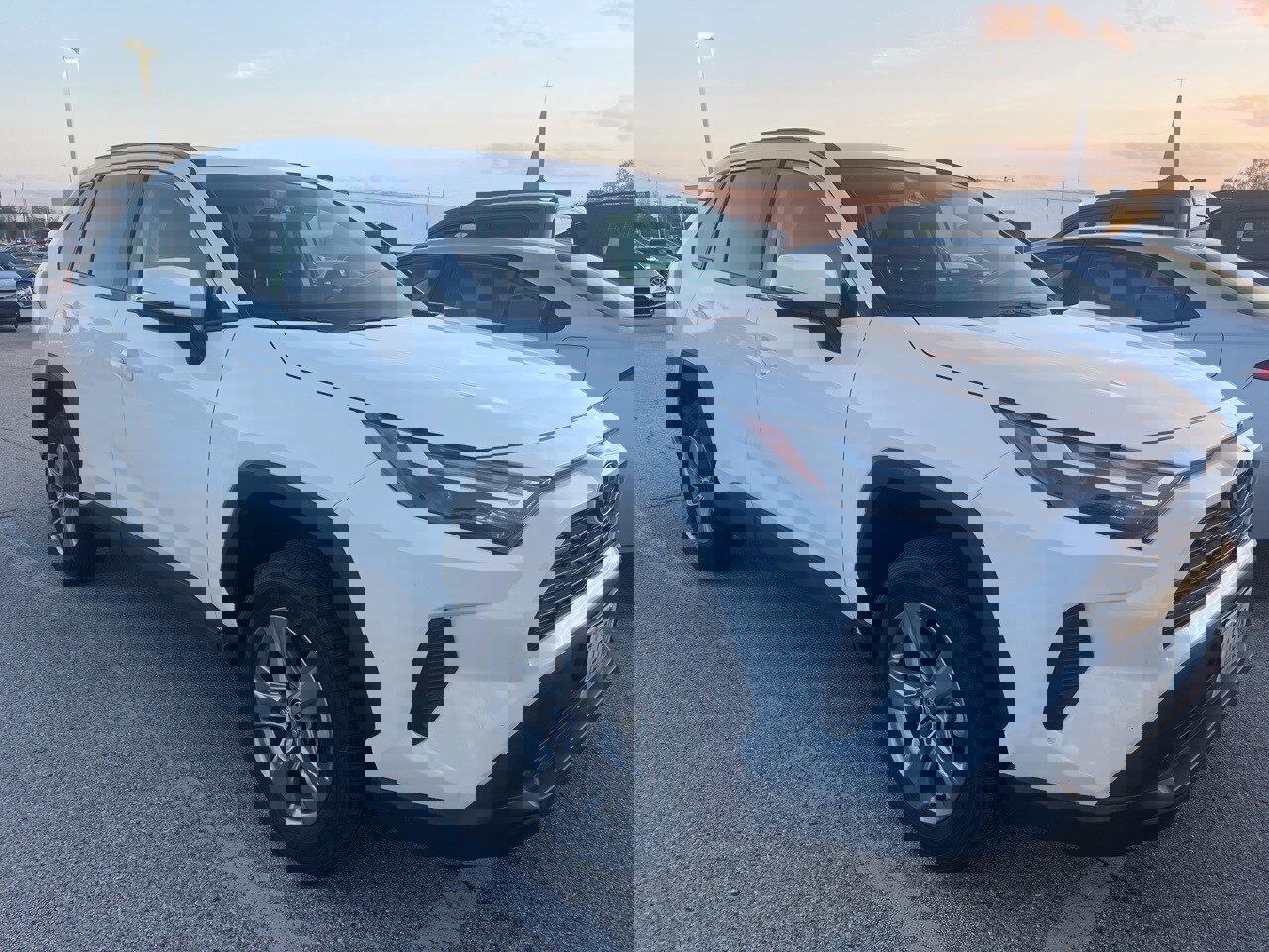 Used 2025 Toyota RAV4 XLE image 3