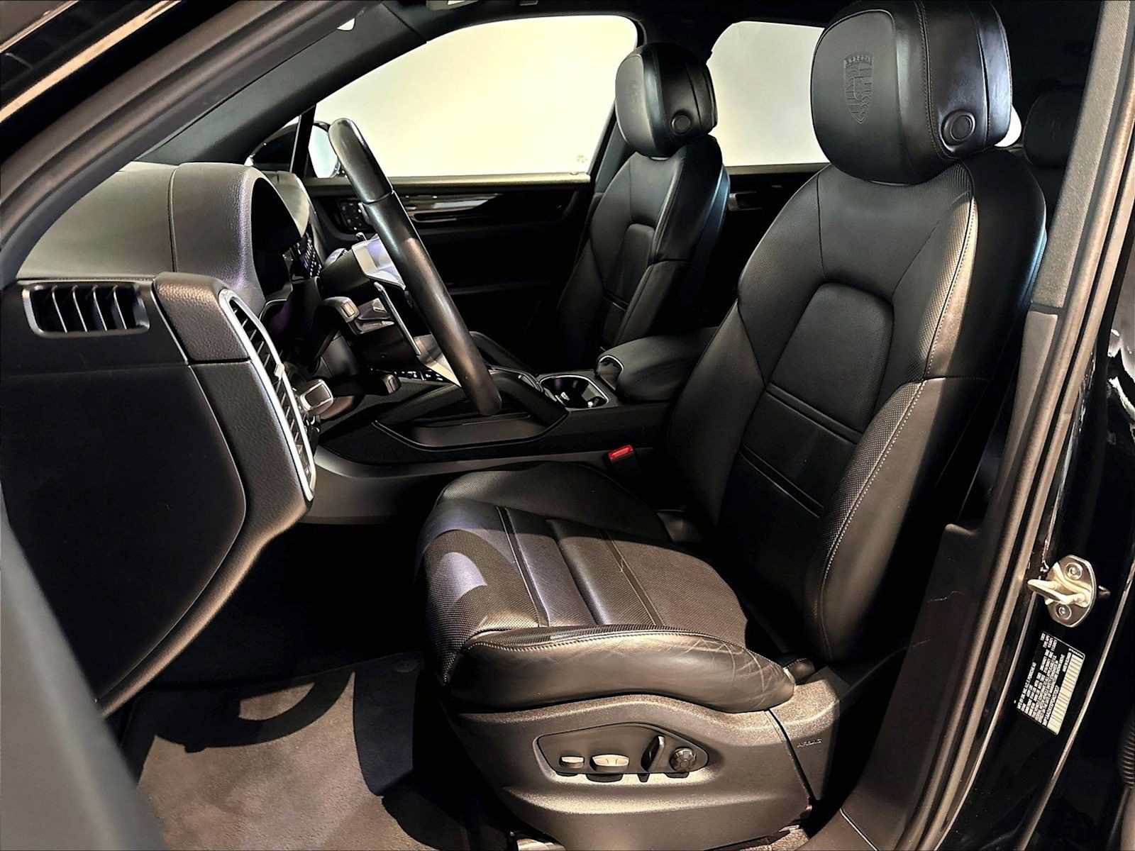 Used 2023 Porsche Cayenne Platinum Edition AWD/4WD image 8
