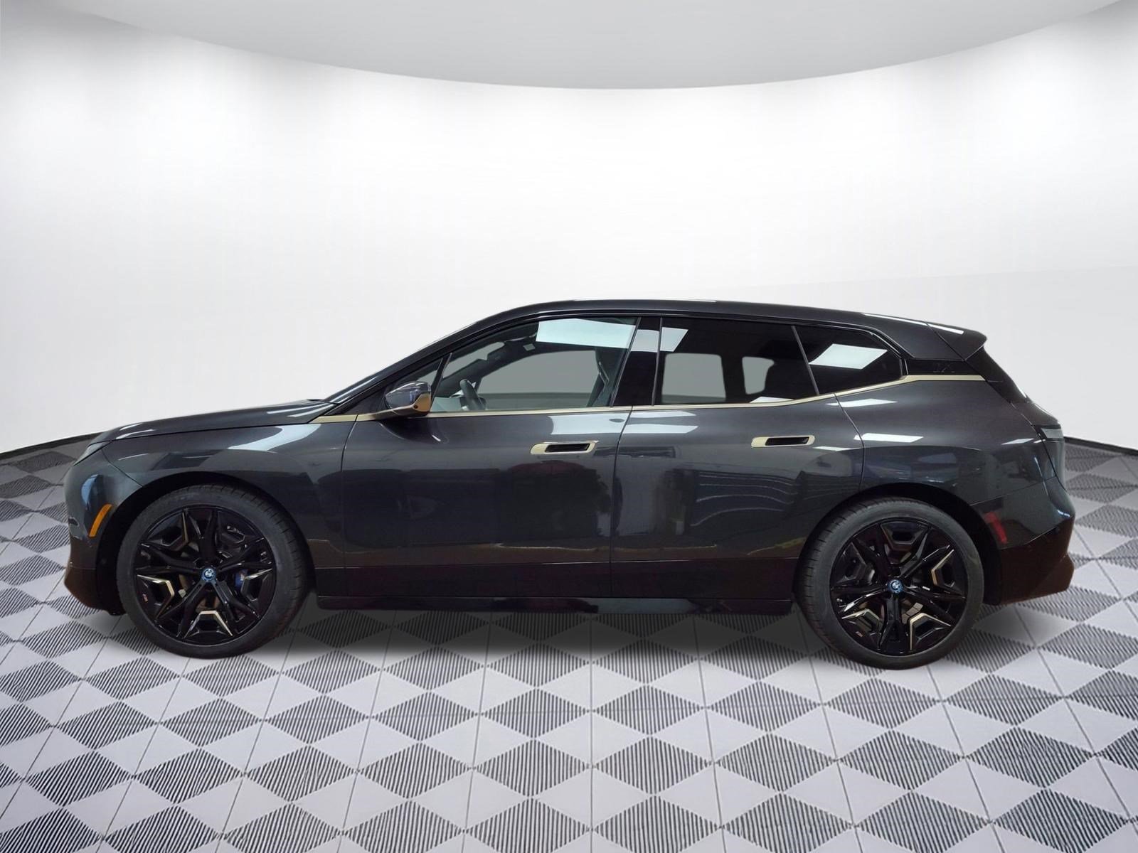 Certified 2023 BMW iX M60 w/ Executive Package image 2