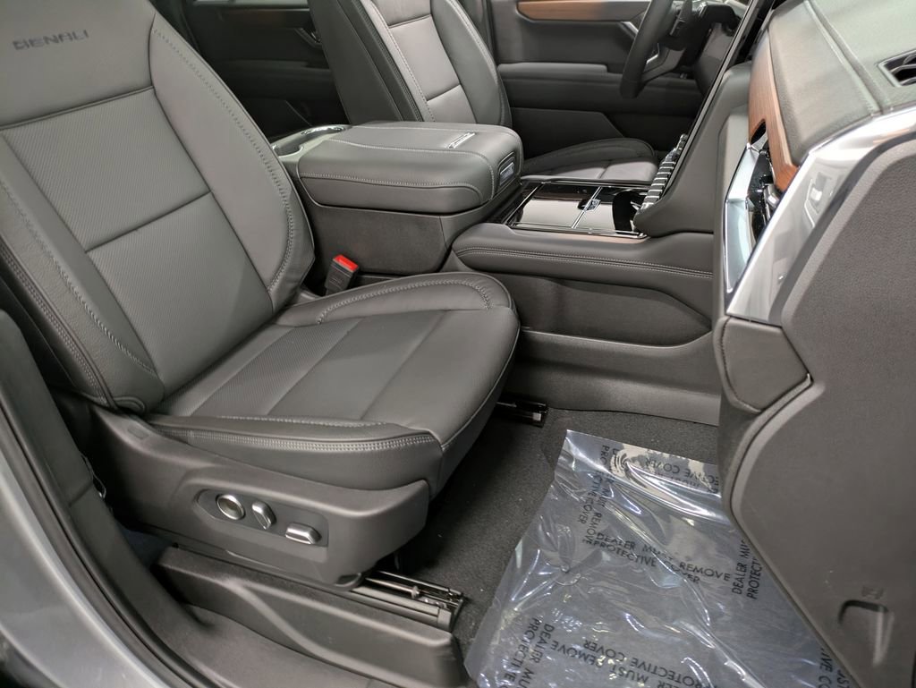 Used 2026 GMC Yukon XL Denali w/ Sun & Power Step Package AWD/4WD image 29