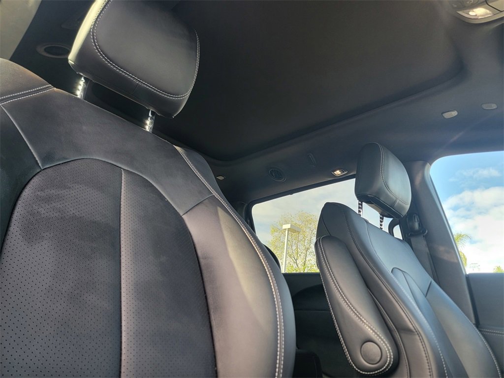 New 2025 Chrysler Pacifica Select w/ Fav Edition Package image 15