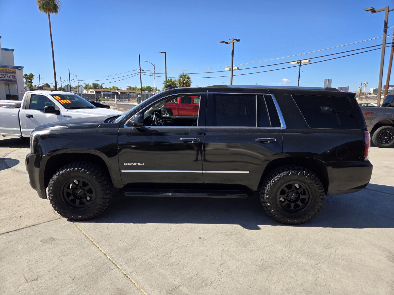 Used 2017 GMC Yukon Denali AWD/4WD image 2