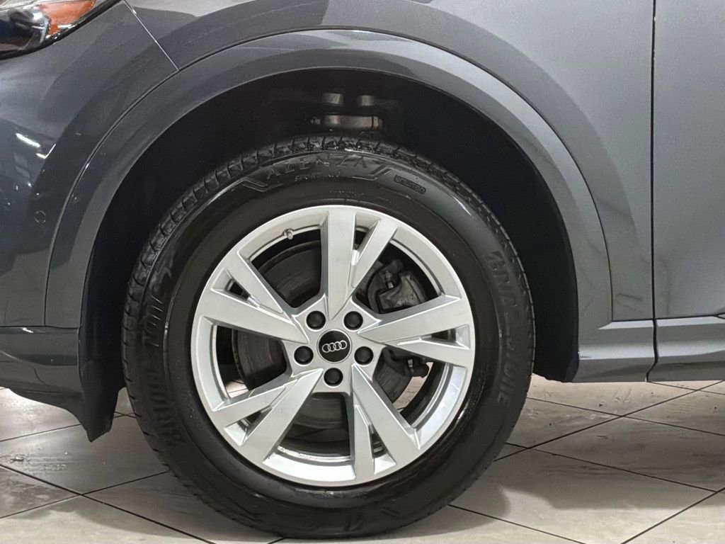 Certified 2025 Audi Q5 Premium w/ Convenience Package image 17