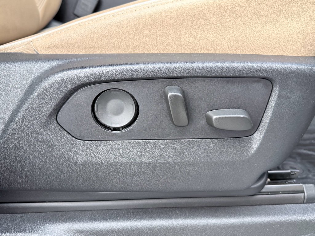 Used 2021 Chevrolet Suburban Premier w/ Premium Package image 24