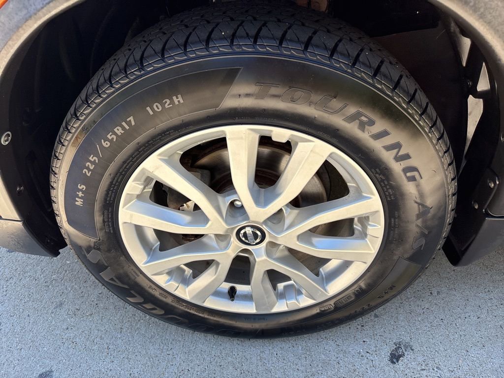 Used 2017 Nissan Rogue SV image 21