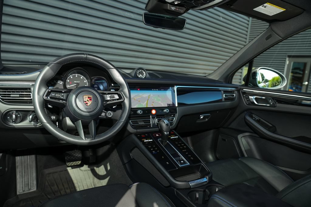 Certified 2026 Porsche Macan Turbo AWD/4WD image 31