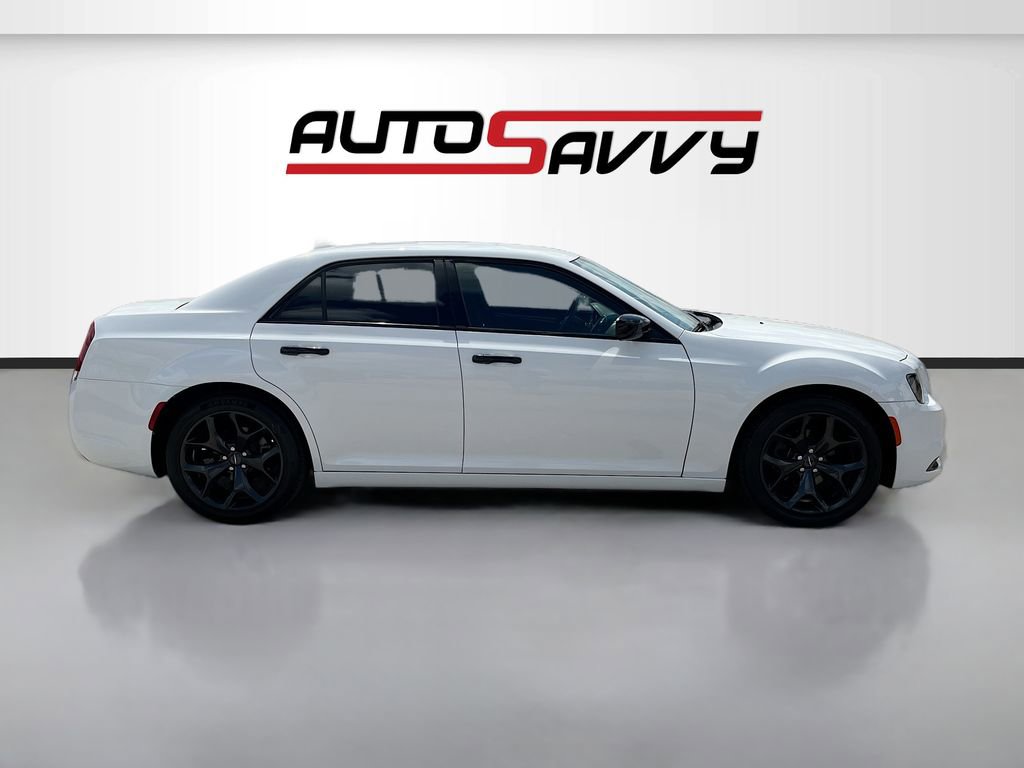 Used 2020 Chrysler 300 Touring w/ Sport Appearance Package image 8