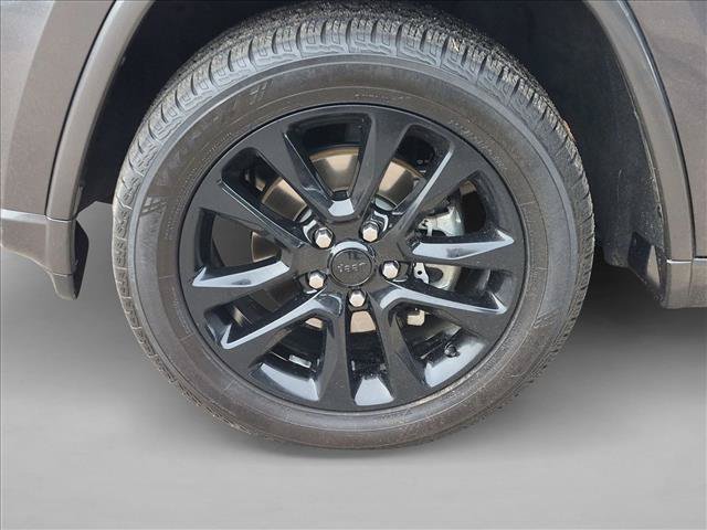 Used 2019 Jeep Grand Cherokee Altitude AWD/4WD image 11