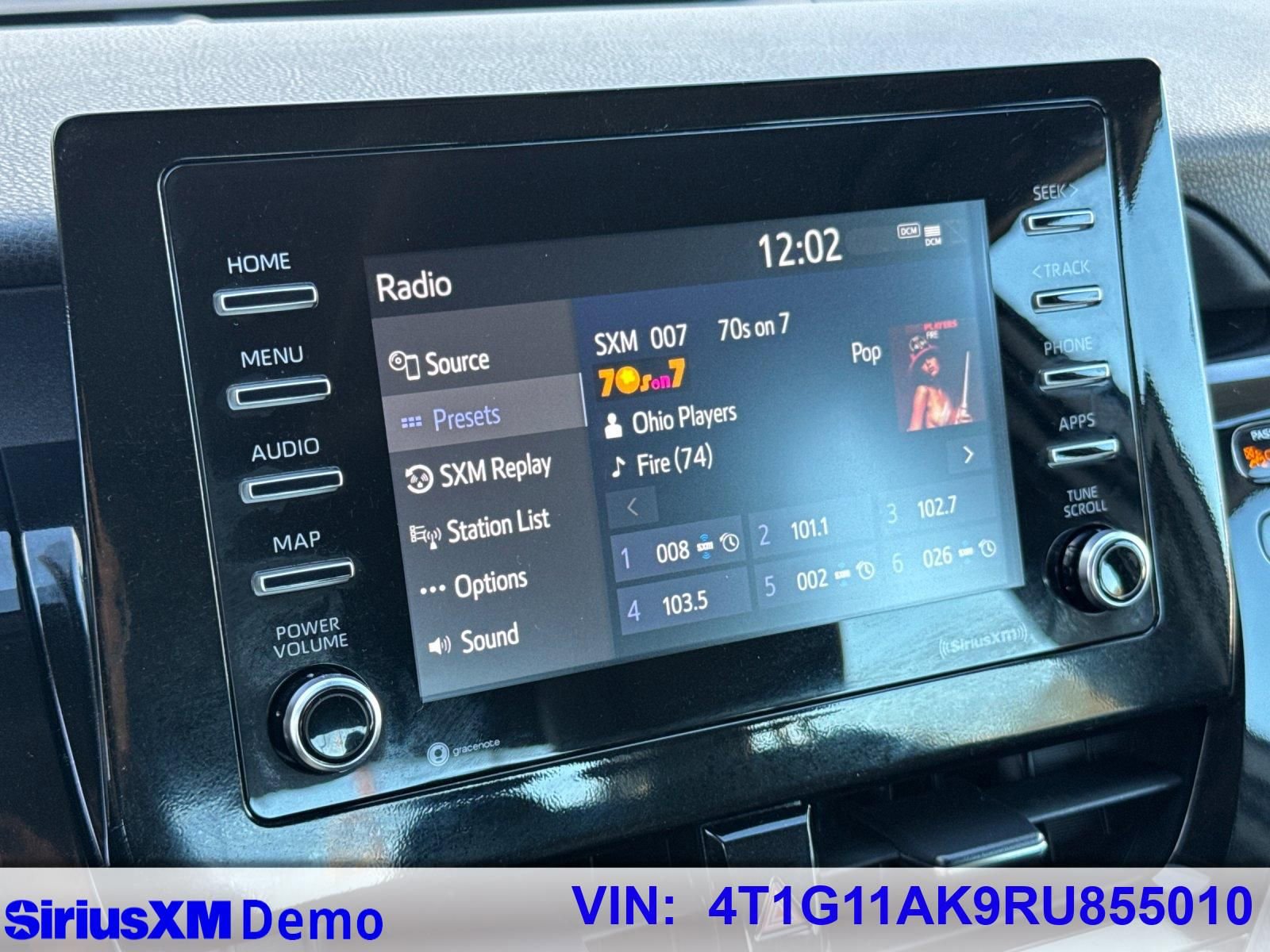 Used 2024 Toyota Camry SE image 29