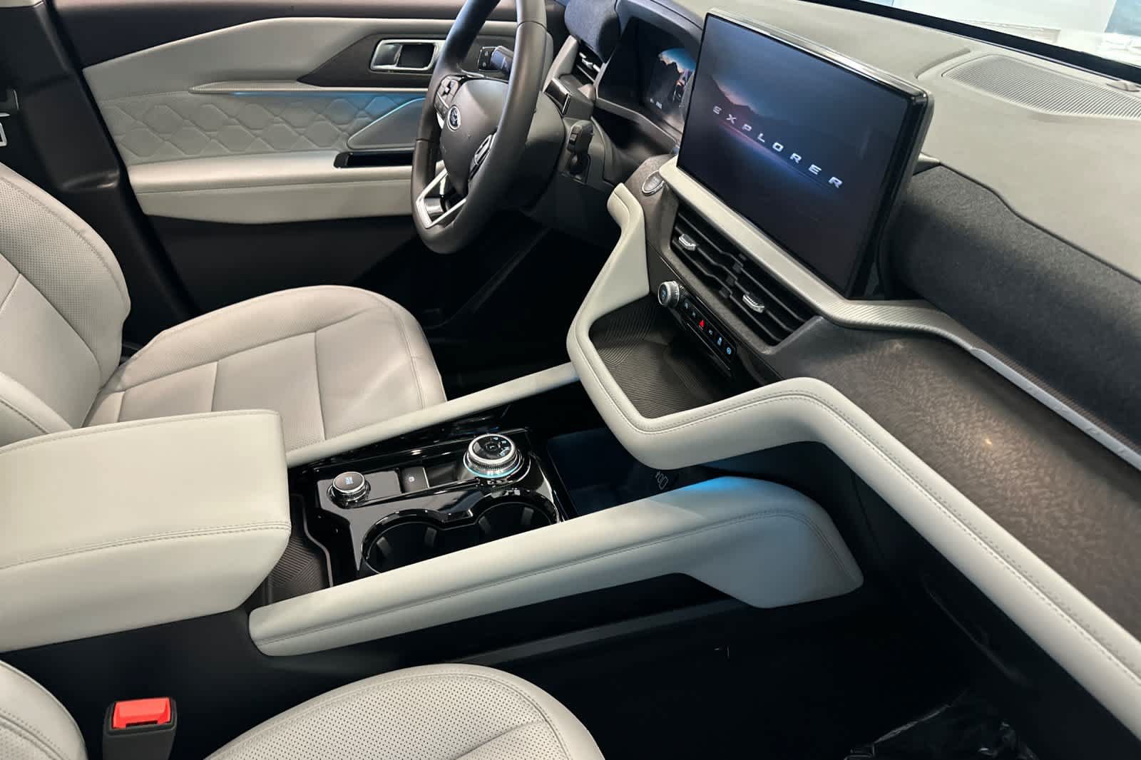 New 2026 Ford Explorer Platinum w/ LUX Leather Package AWD/4WD image 18