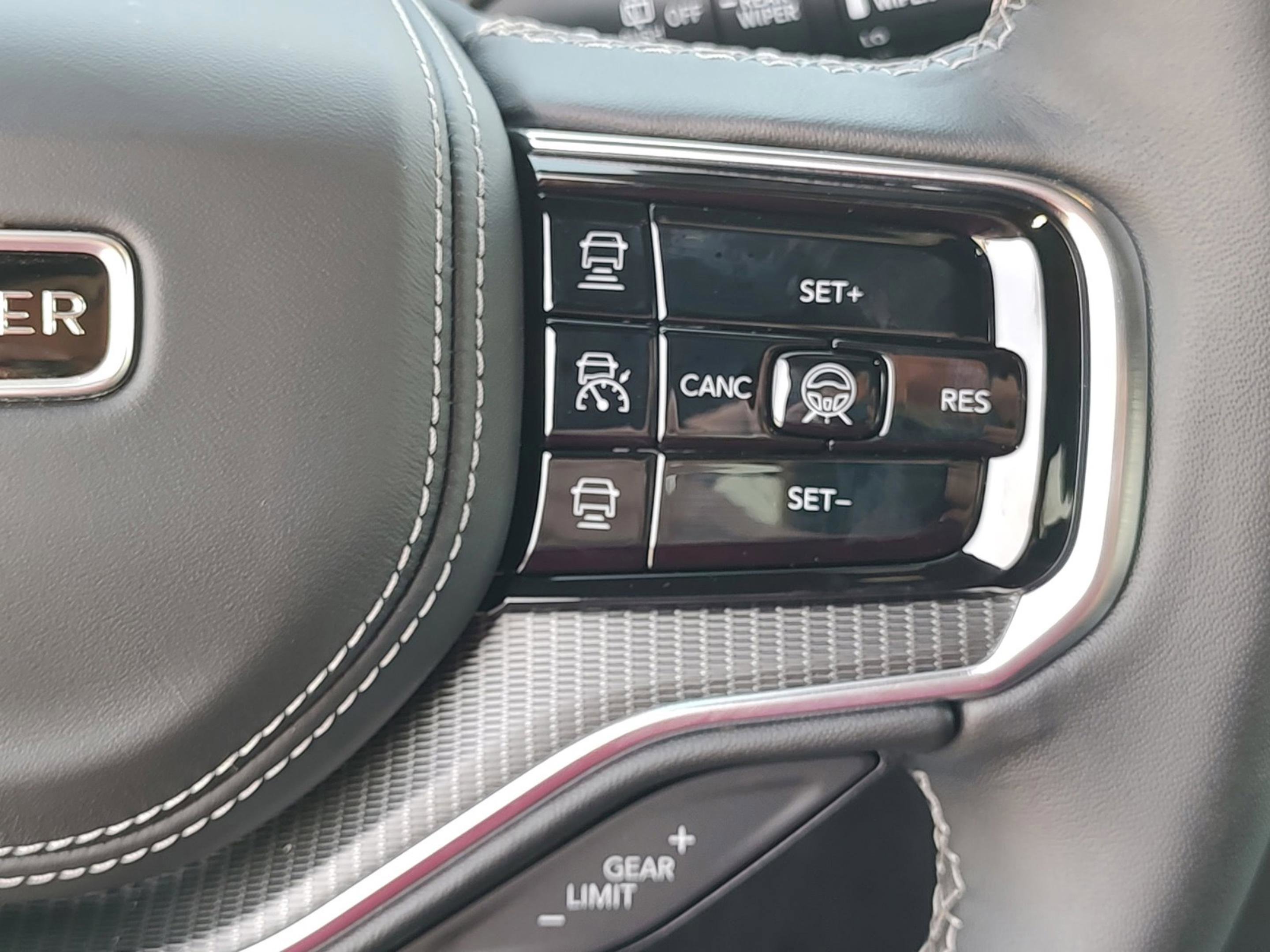 New 2025 Jeep Grand Wagoneer Series II Obsidian w/ Quick Order Packagew 28T image 21