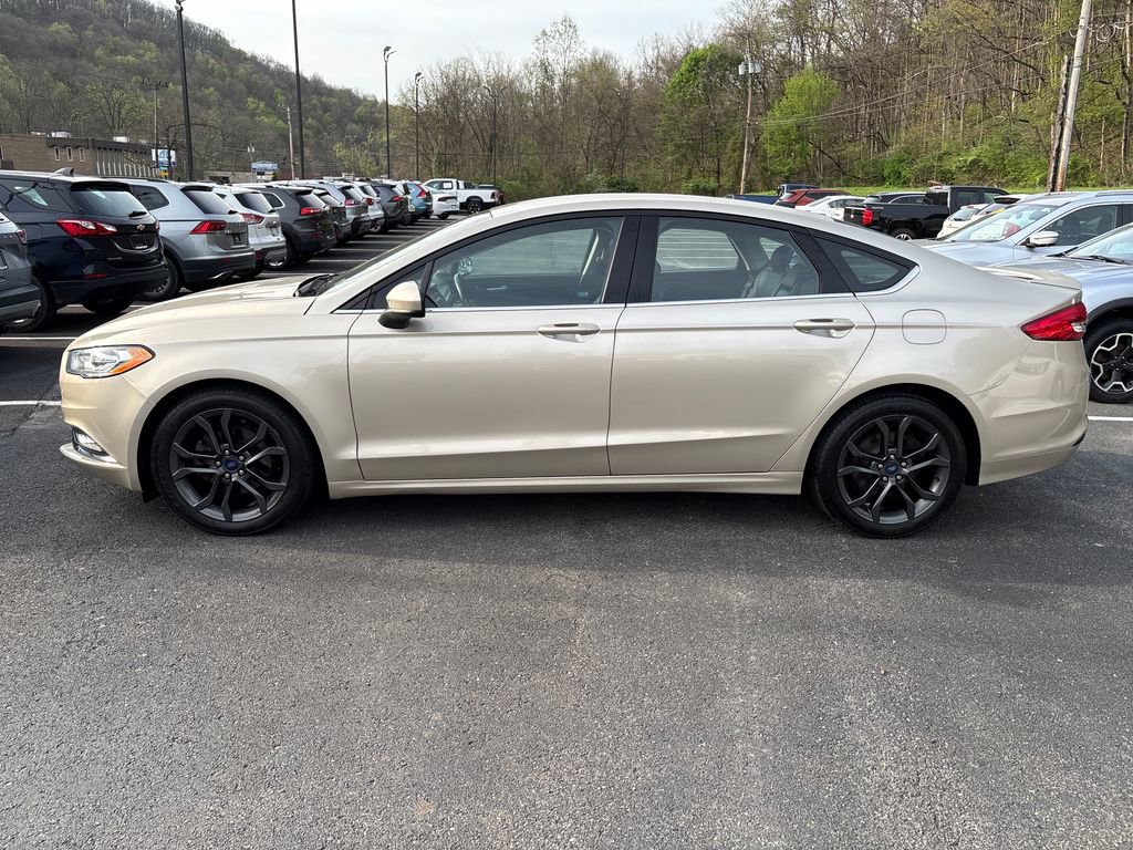 Used 2018 Ford Fusion SE w/ Equipment Group 201A image 2