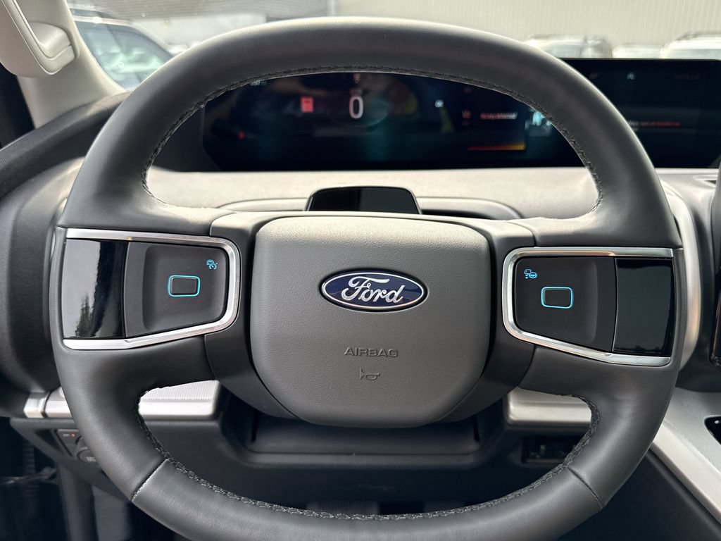 Used 2025 Ford Expedition Active AWD/4WD image 24