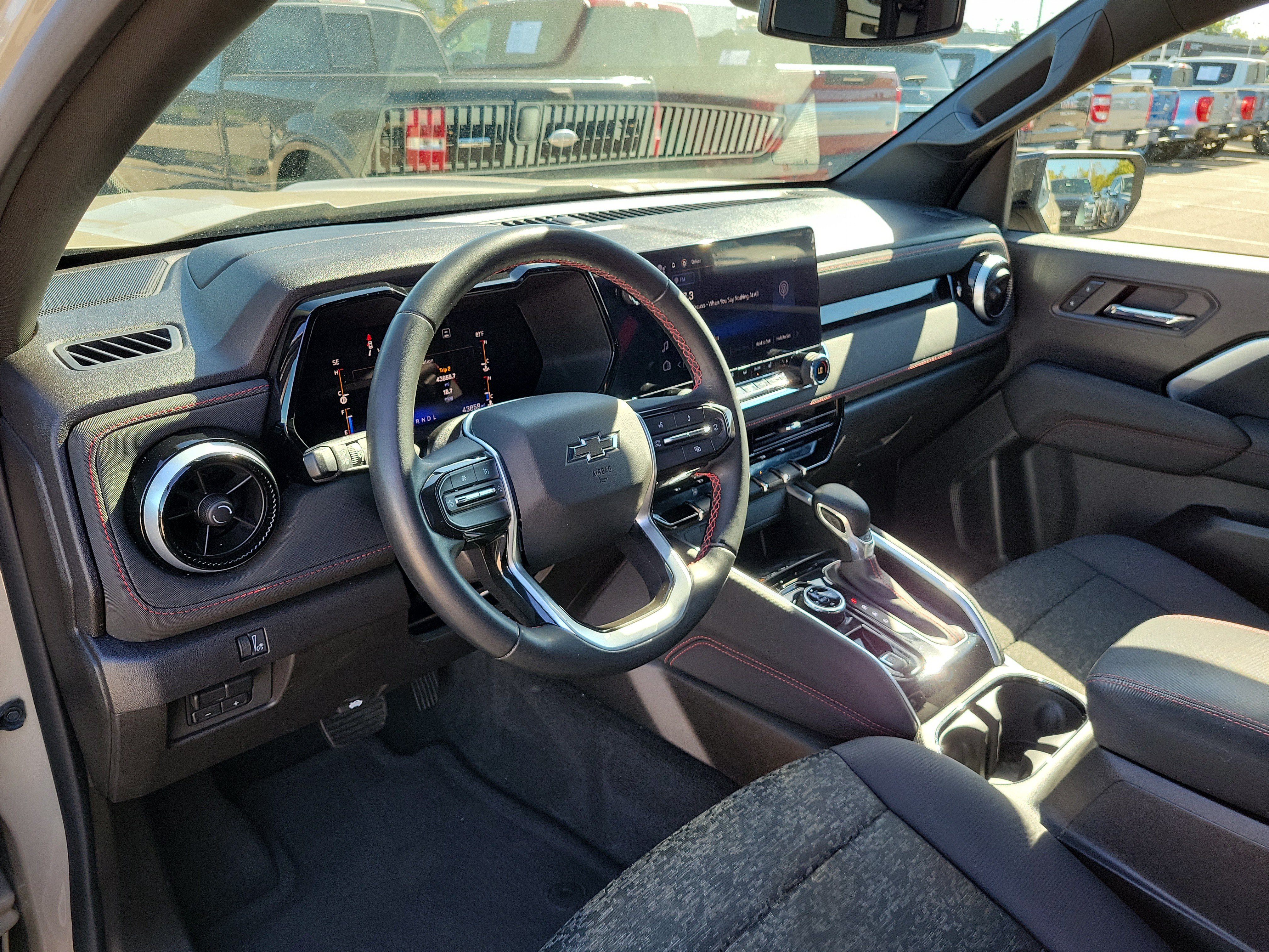 Used 2023 Chevrolet Colorado Z71 w/ Z71 Convenience Package 2 AWD/4WD image 17