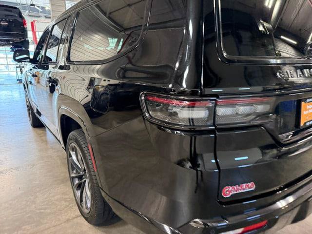 Certified 2025 Jeep Grand Wagoneer L Series III w/ Rear Seat Video Group 1 AWD/4WD image 38