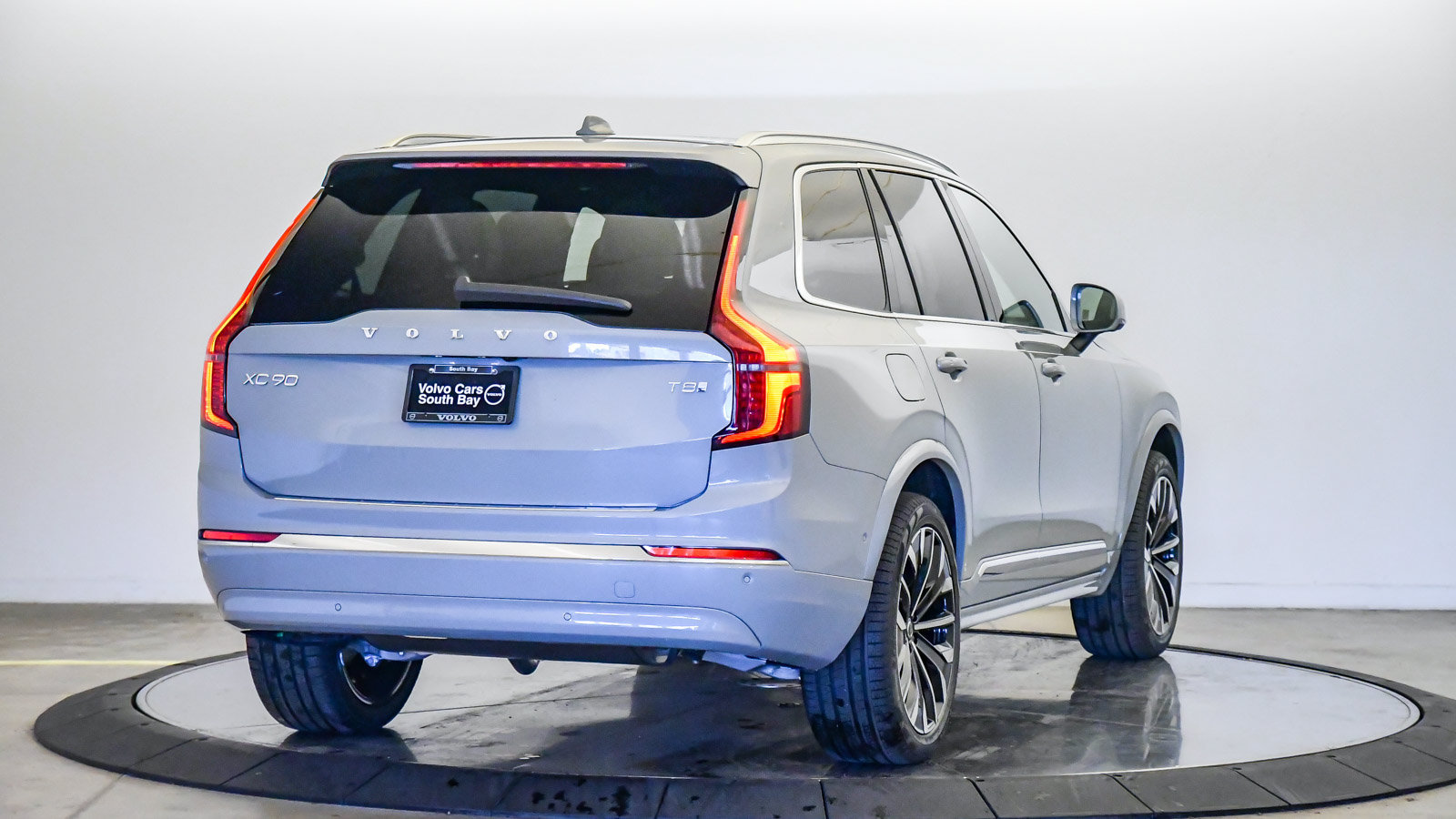 New 2026 Volvo XC90 T8 Plus w/ Protection Package AWD/4WD image 5