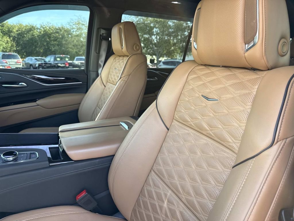 Certified 2022 Cadillac Escalade ESV Premium Luxury w/ Performance Package image 21