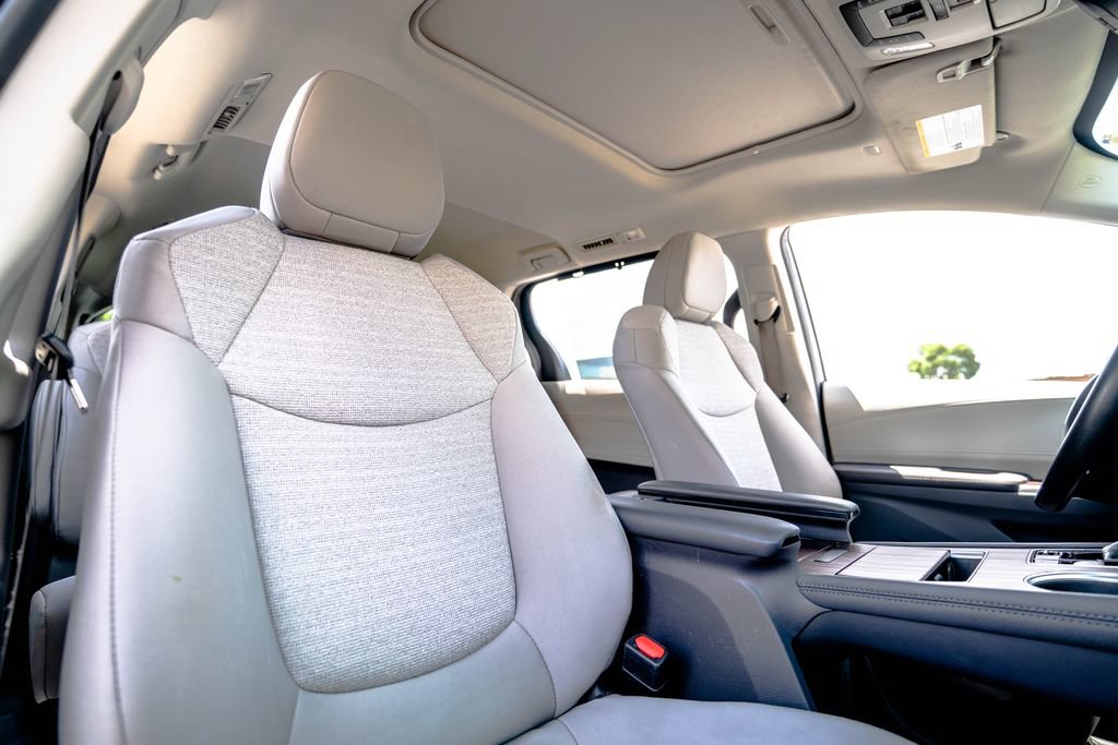 Used 2024 Toyota Sienna LE w/ LE Plus Package AWD/4WD image 19