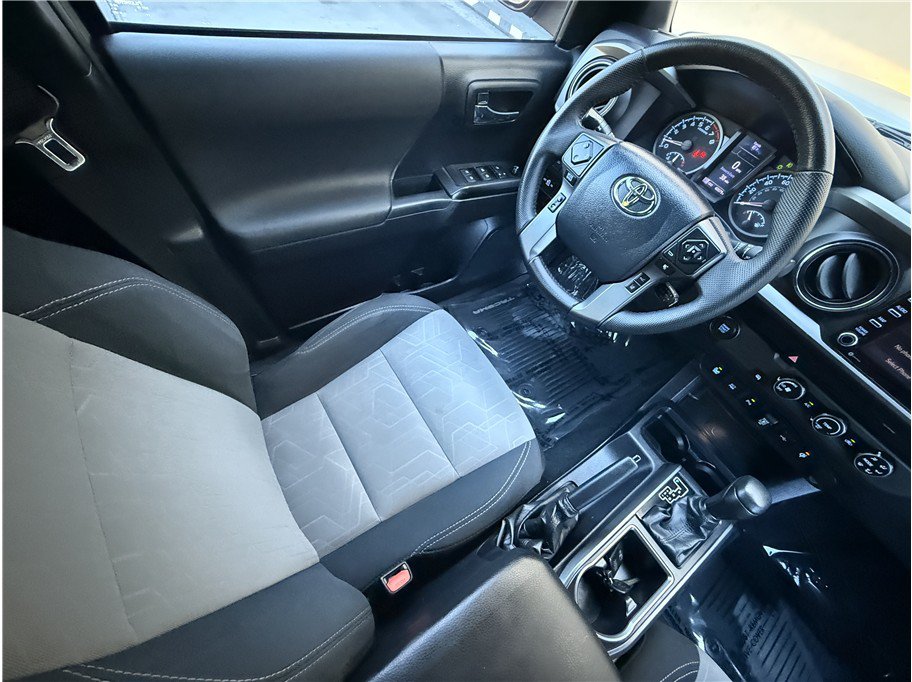 Used 2020 Toyota Tacoma TRD Off-Road w/ Technology Package RWD image 8