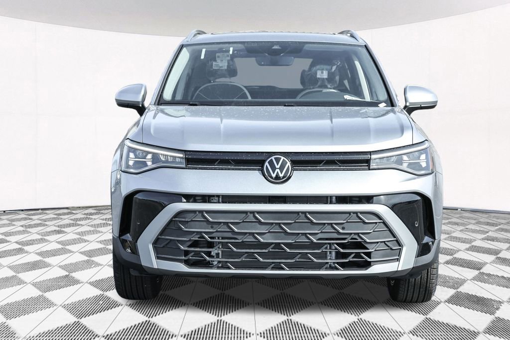 New 2025 Volkswagen Taos SE image 9