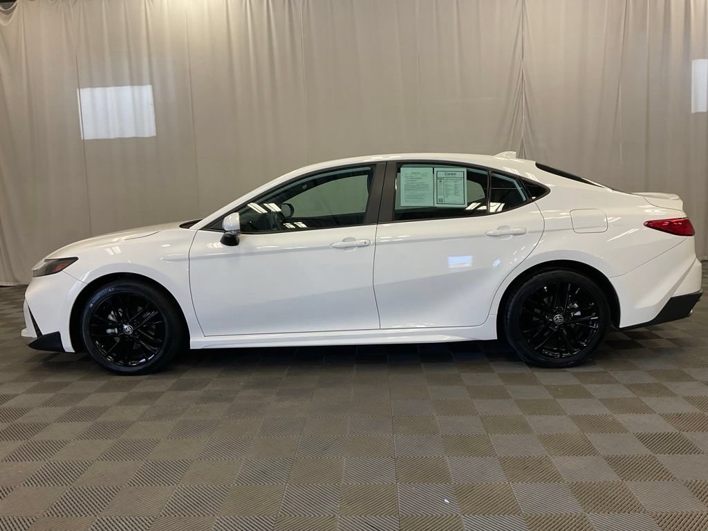 Used 2025 Toyota Camry SE AWD/4WD image 9